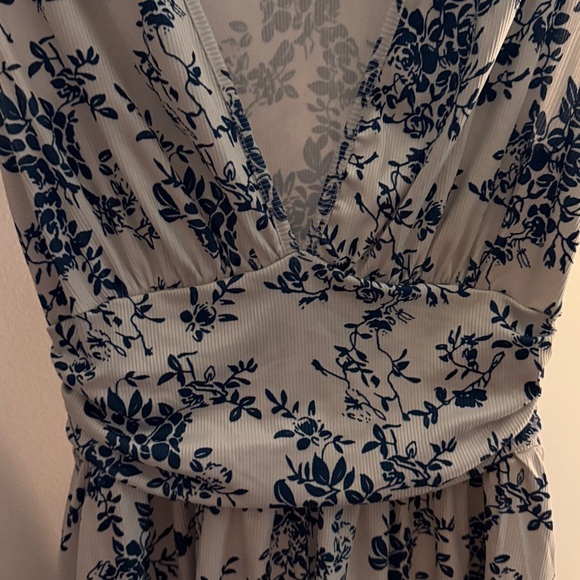Cider White and Blue Floral Jumpsuit - Picture 2 of 4